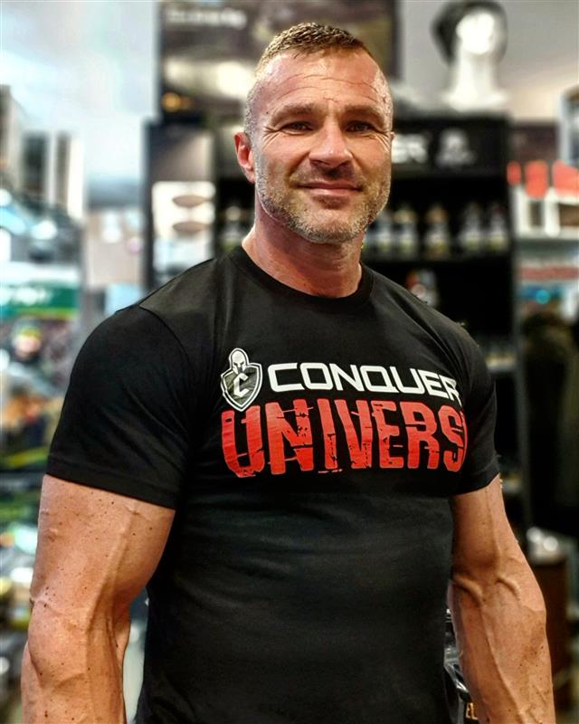 CONQUER UNIVERSE T-SHIRT S